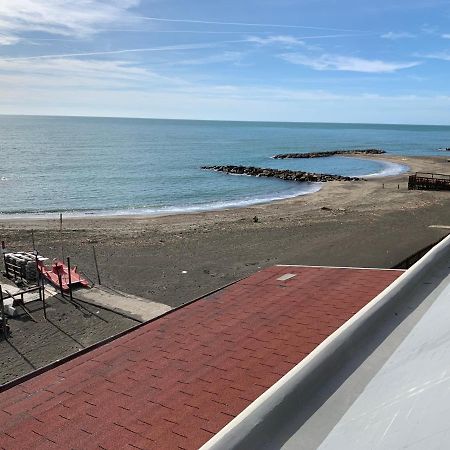 Roma Meraviglioso Attico Sul Mare Ladispoli Luaran gambar