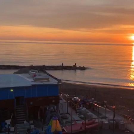Roma Meraviglioso Attico Sul Mare Ladispoli Luaran gambar